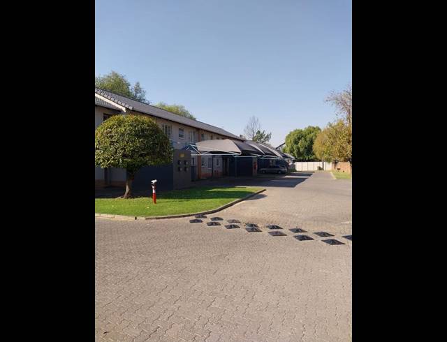 3 BEDROOM APARTMENT FOR SALE IN BOKSBURG WEST